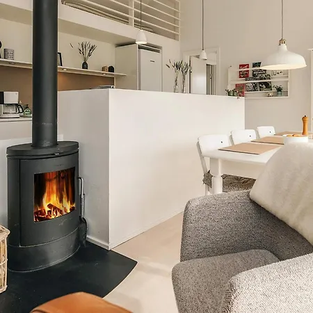 Three-bedroom In 5 Brovst